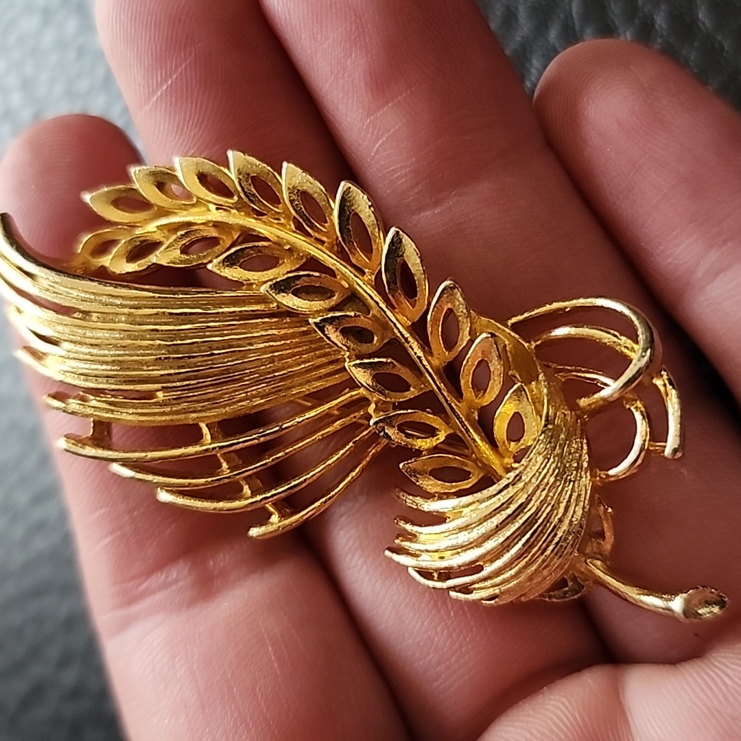 Vtg Lisner Brooch